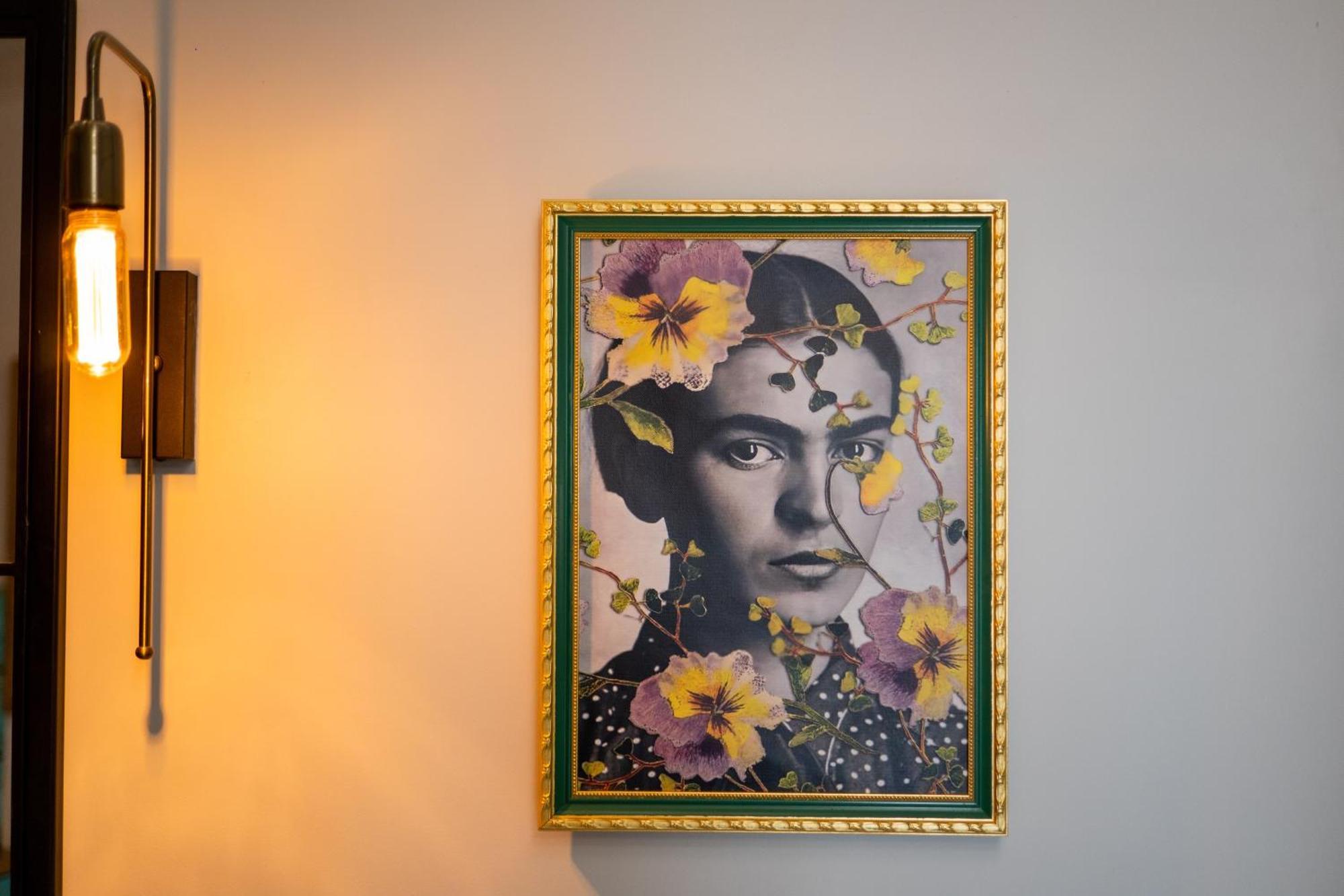 Frida Kahlo - Le Petit Bati * Volos